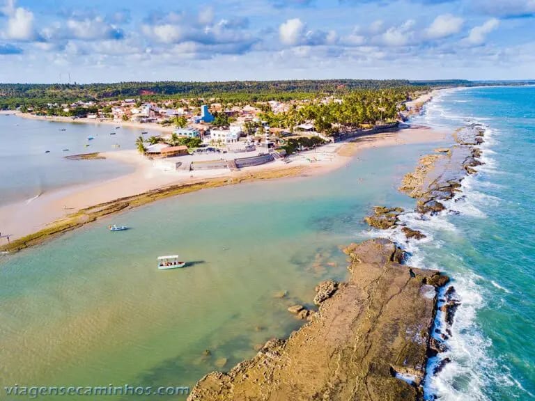 Vista aérea de la playa Pontal do Coruripe, en Coruripe, Alagoas