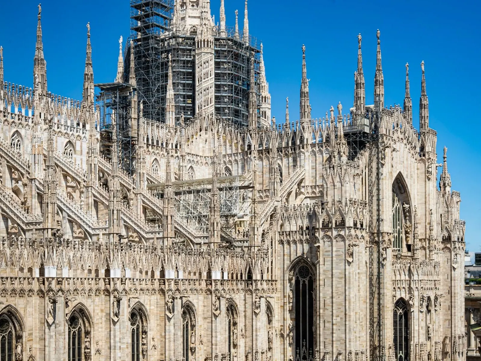 Duomo de Milão ao entardecer